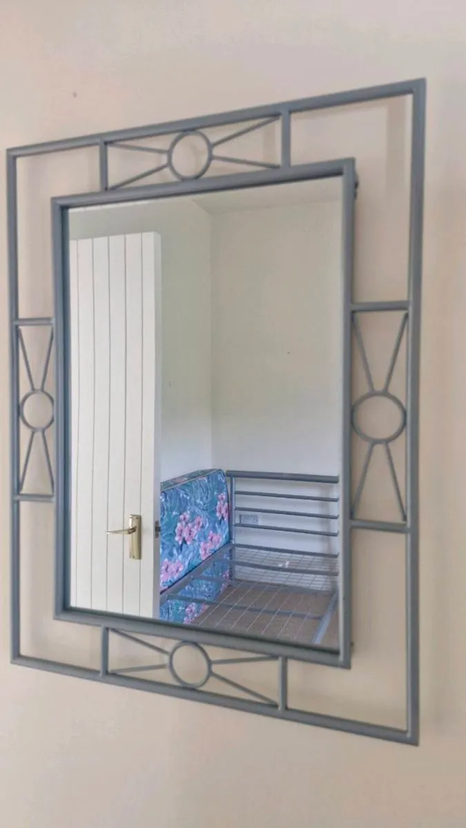 Metal mirror - Image 1