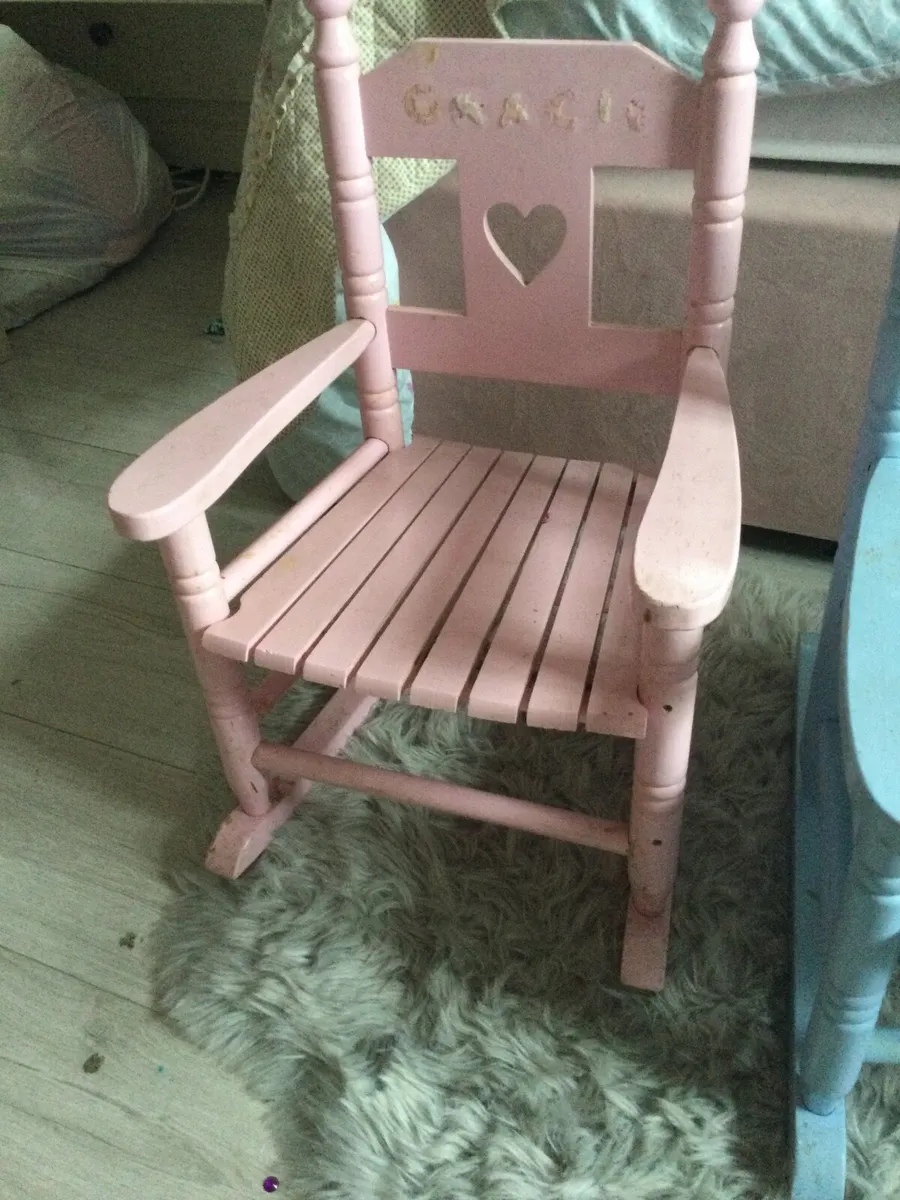 Pink and blue toddler rocking chairs - Image 2