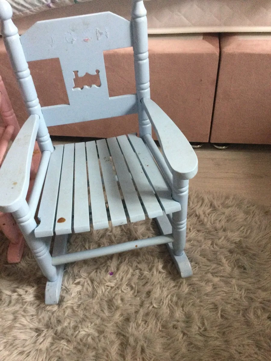 Pink and blue toddler rocking chairs - Image 3
