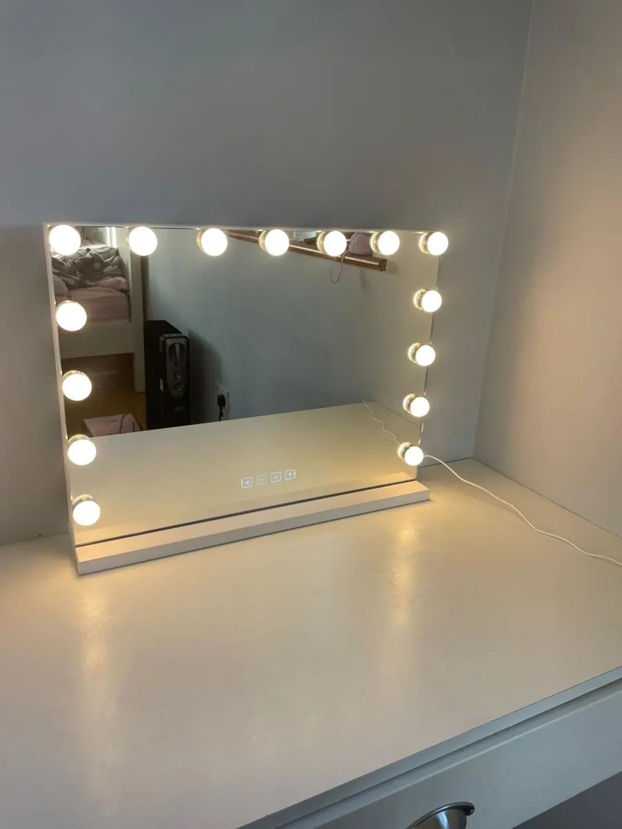 Hollywood Mirror - Image 3