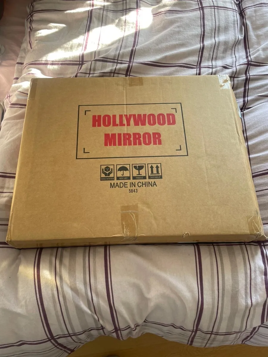 Hollywood Mirror - Image 4