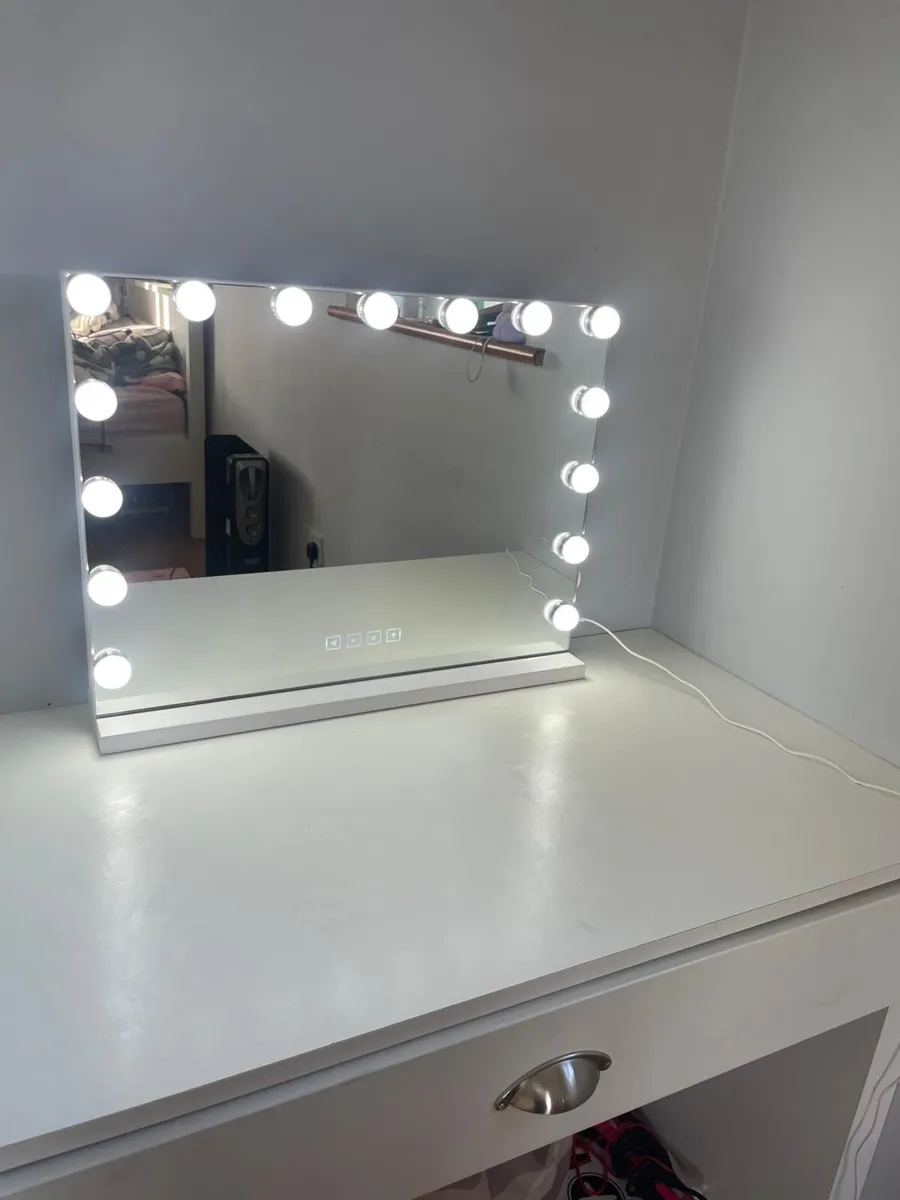 Hollywood Mirror - Image 2