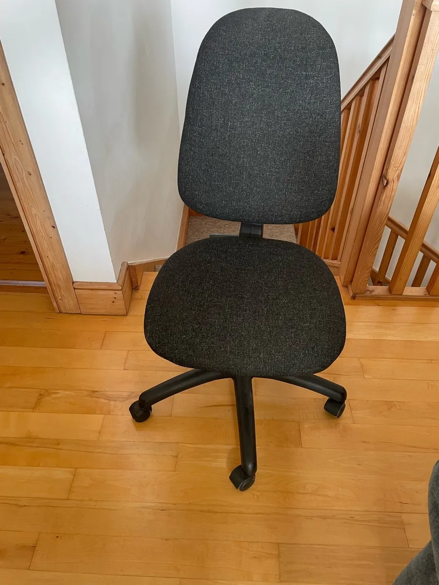 Office chair - Image 1