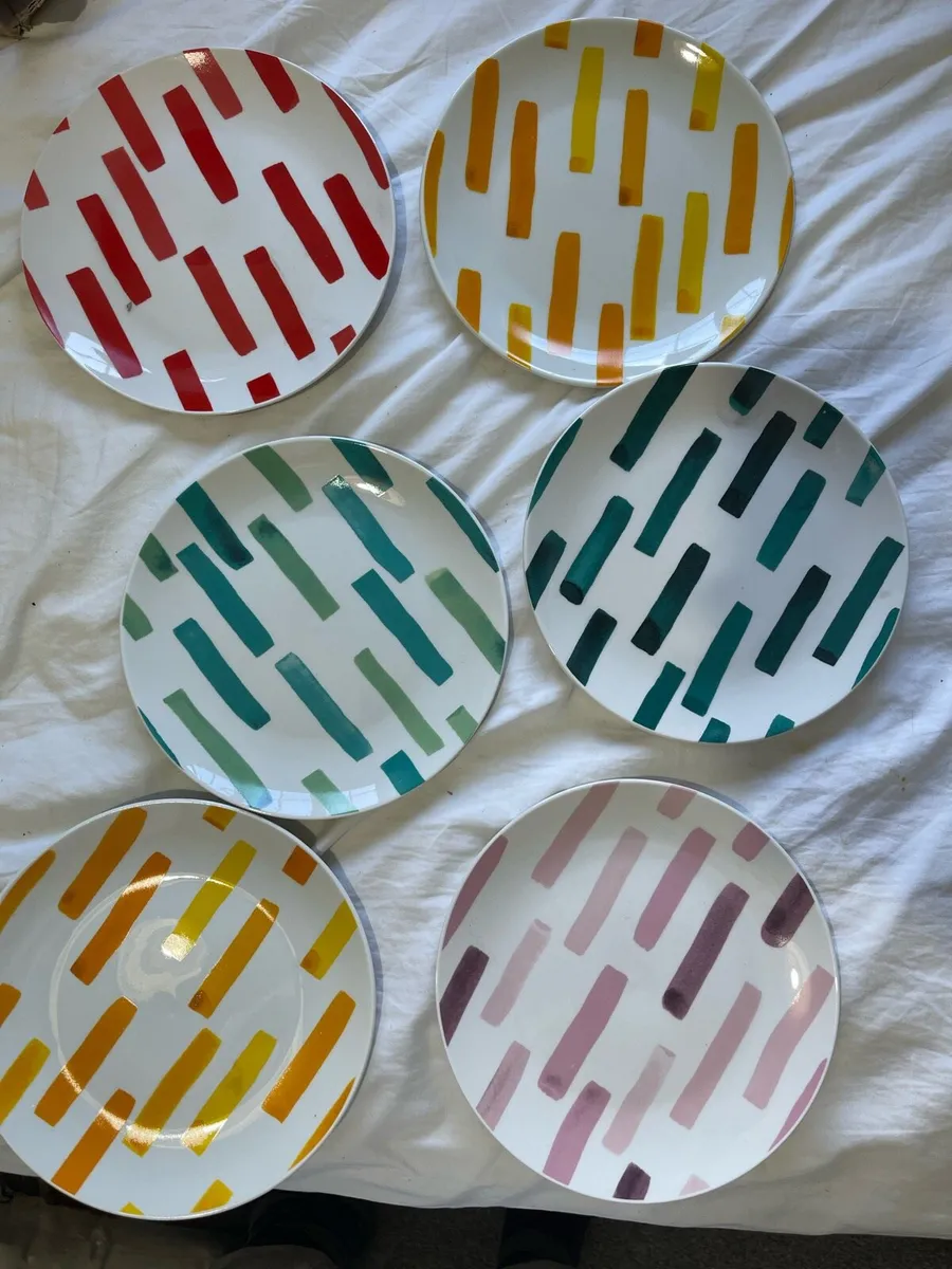 Italian Porcelain Dinner Set - Image 4