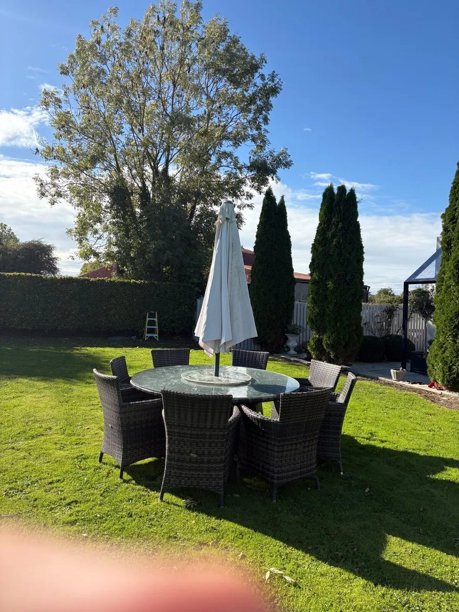 Used outdoor table and chairs - Image 3