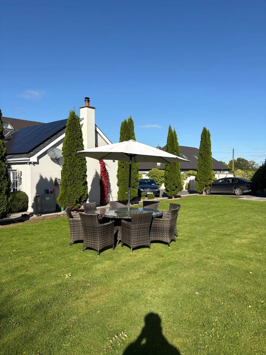 Used outdoor table and chairs - Image 4