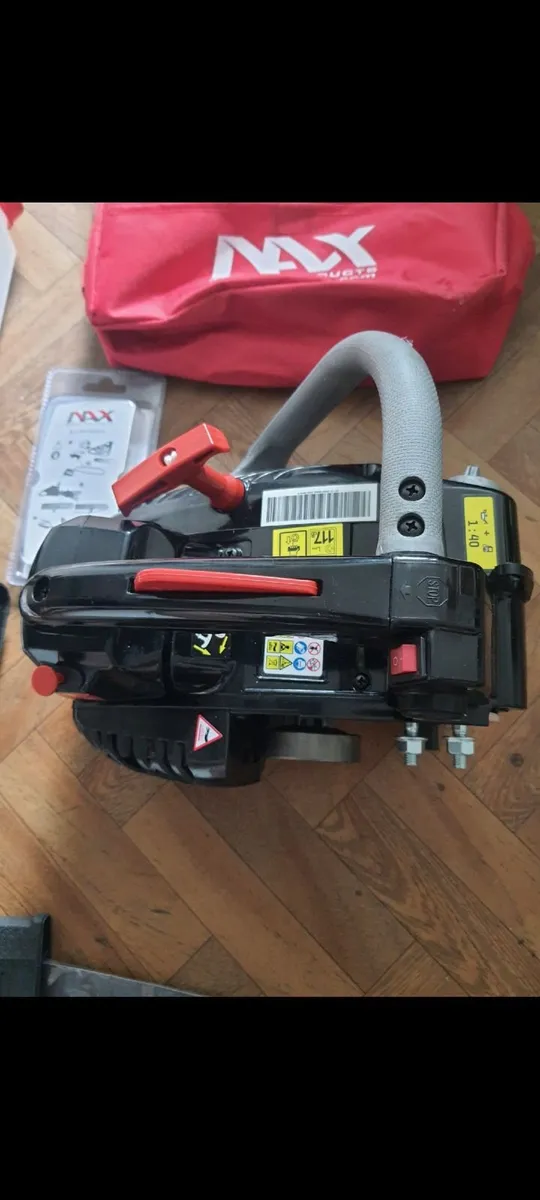 I am selling a chainsaw for trimming branches and - Image 3