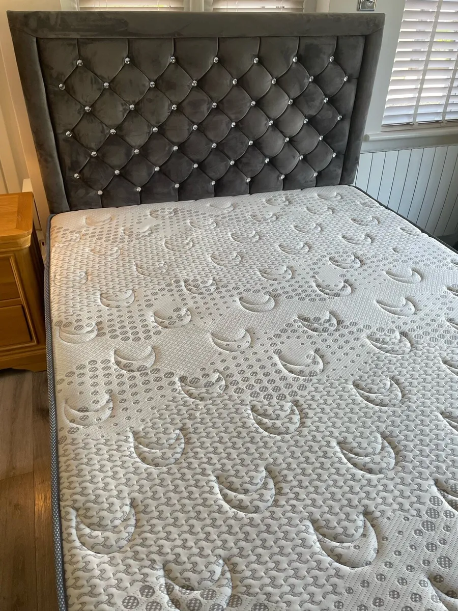 Fantastic King Size Bed and Mattress 5ft - Image 4