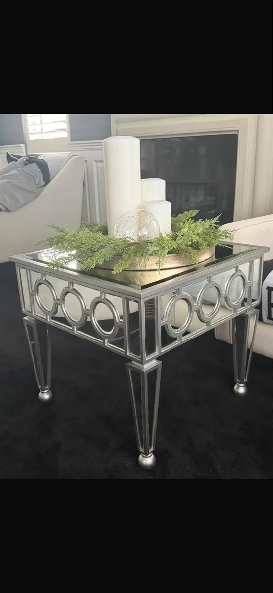 Table / Tables - Image 3