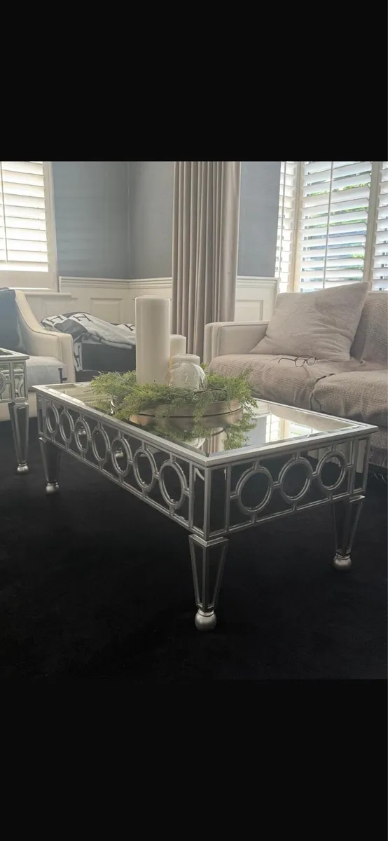 Table / Tables - Image 1