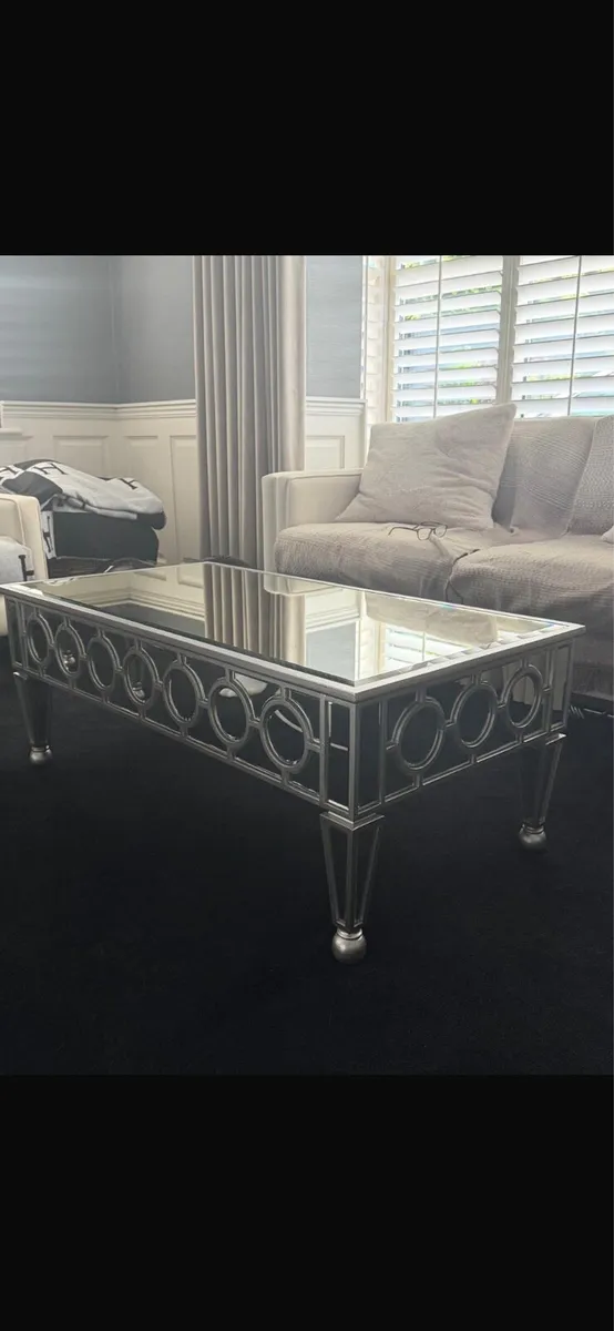 Table / Tables - Image 2