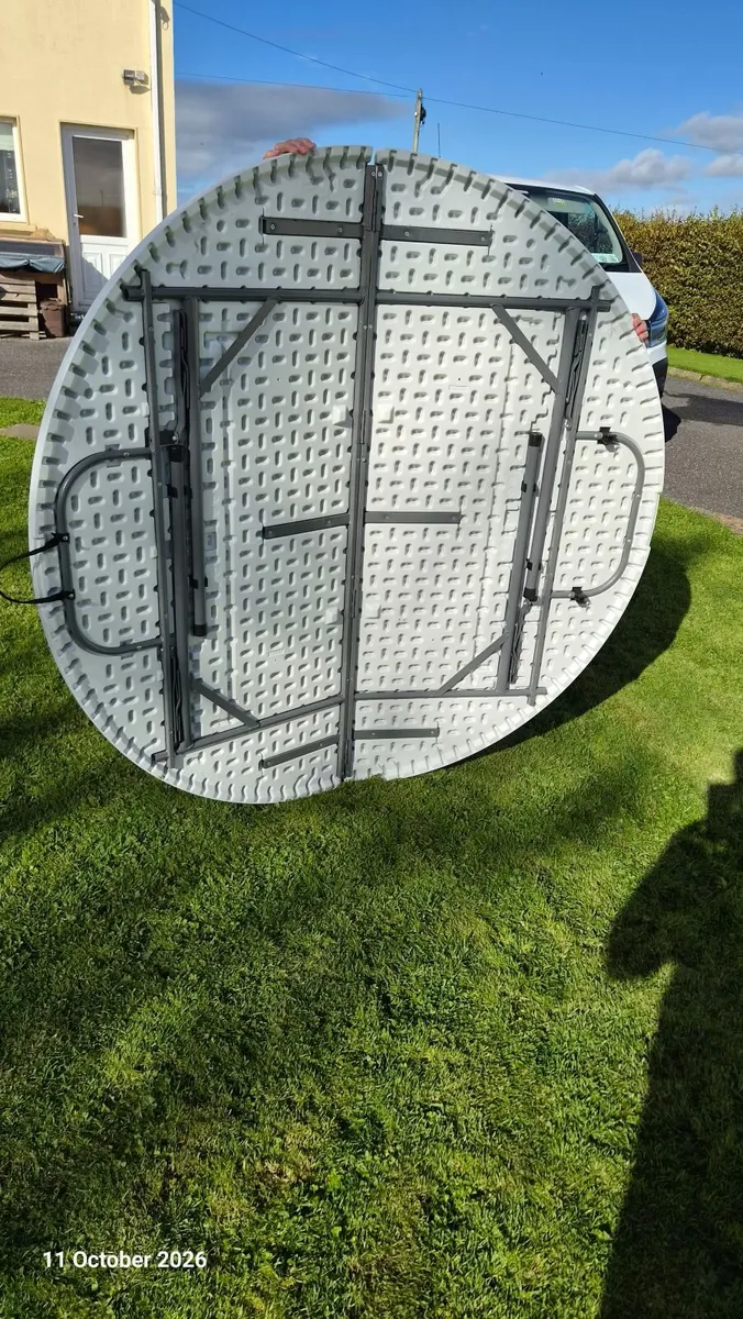 FOLD-UP TABLE  5ft diameter - Image 2