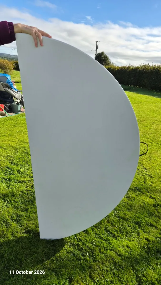FOLD-UP TABLE  5ft diameter - Image 1