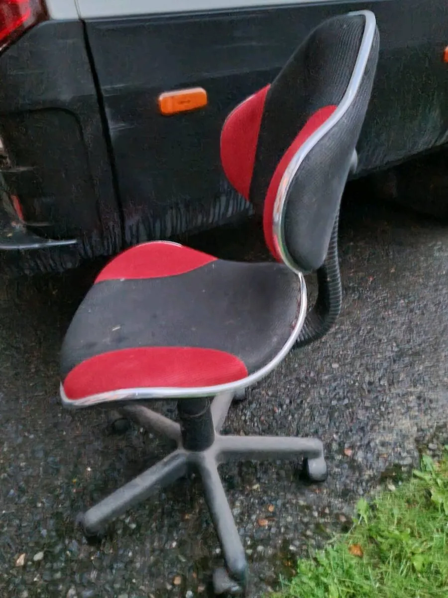 Office chair - Image 1