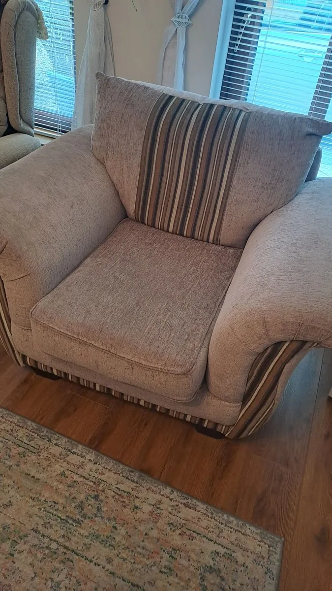 3 piece suit (2 sester couch + 2 armchairs) - Image 4