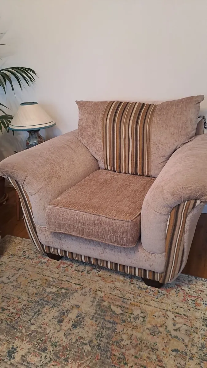 3 piece suit (2 sester couch + 2 armchairs) - Image 1