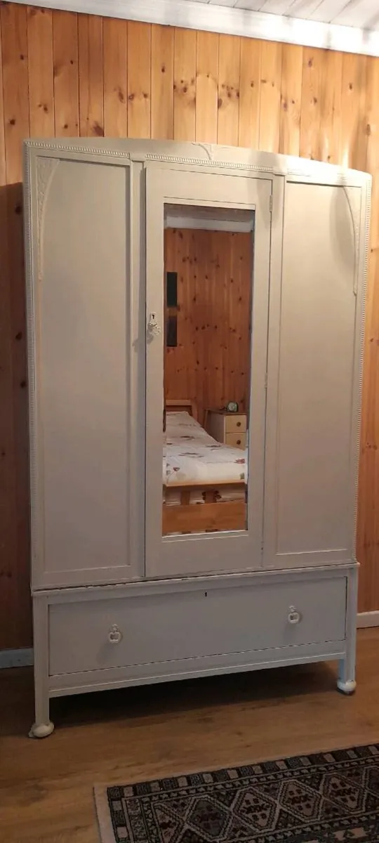 Wardrobes. - Image 1
