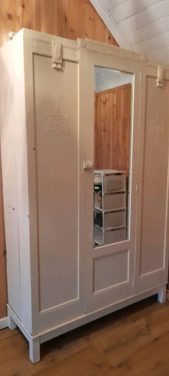 Wardrobes. - Image 2