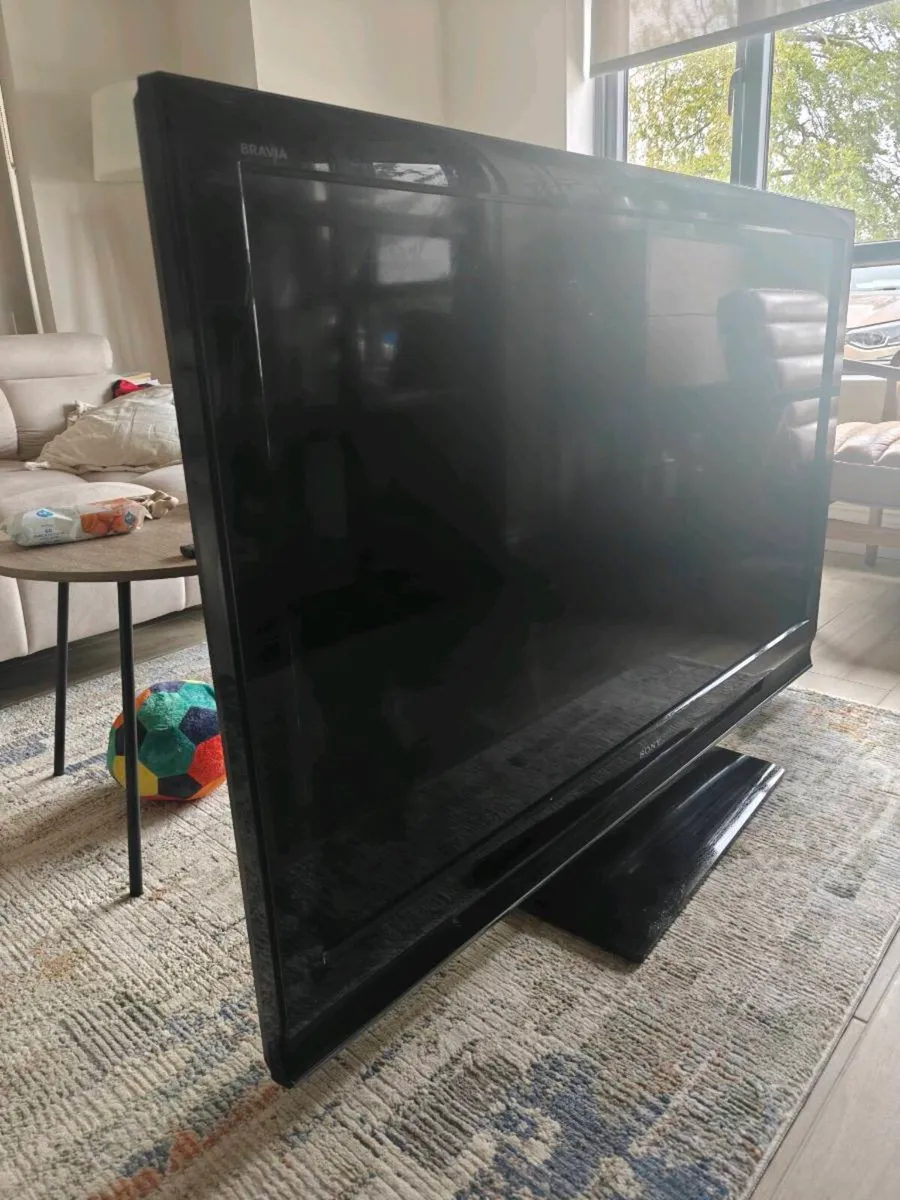Massive TV - Image 3