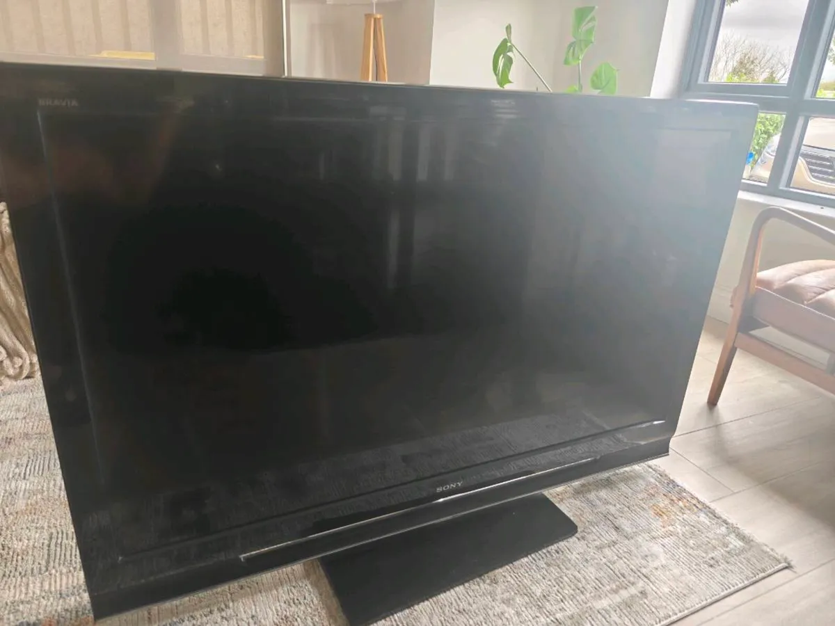 Massive TV - Image 4