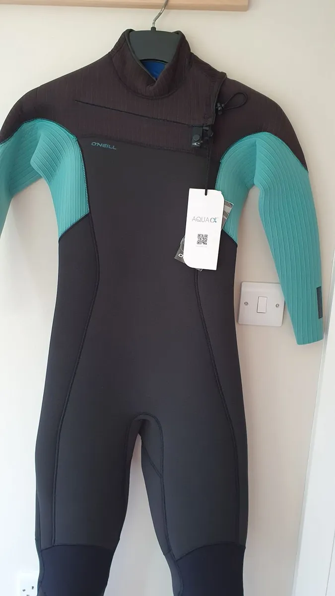 Women's O'Neill Hyperfreak wetsuit - Image 1