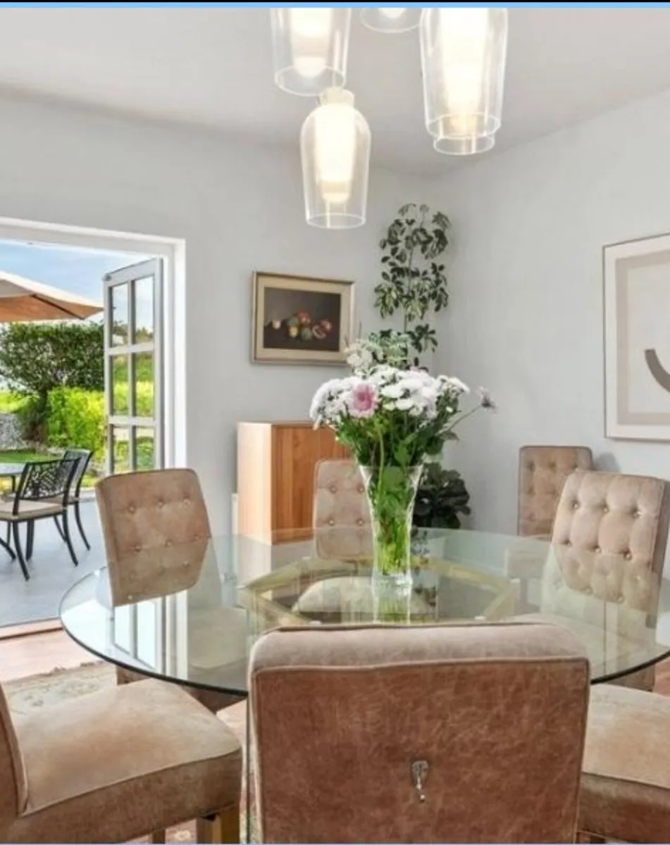Glass dining table - Image 1