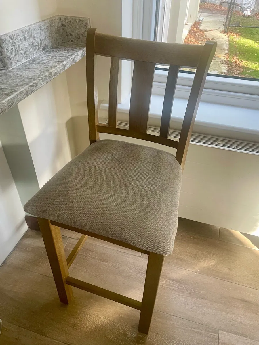 Free Breakfast bar stool - Image 1