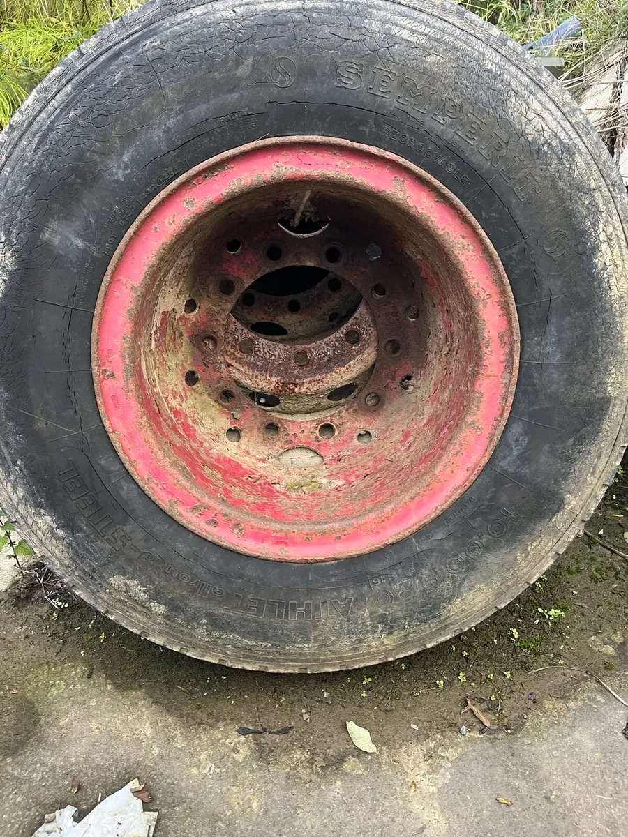 10.00 R20 tyres and rims - Image 1