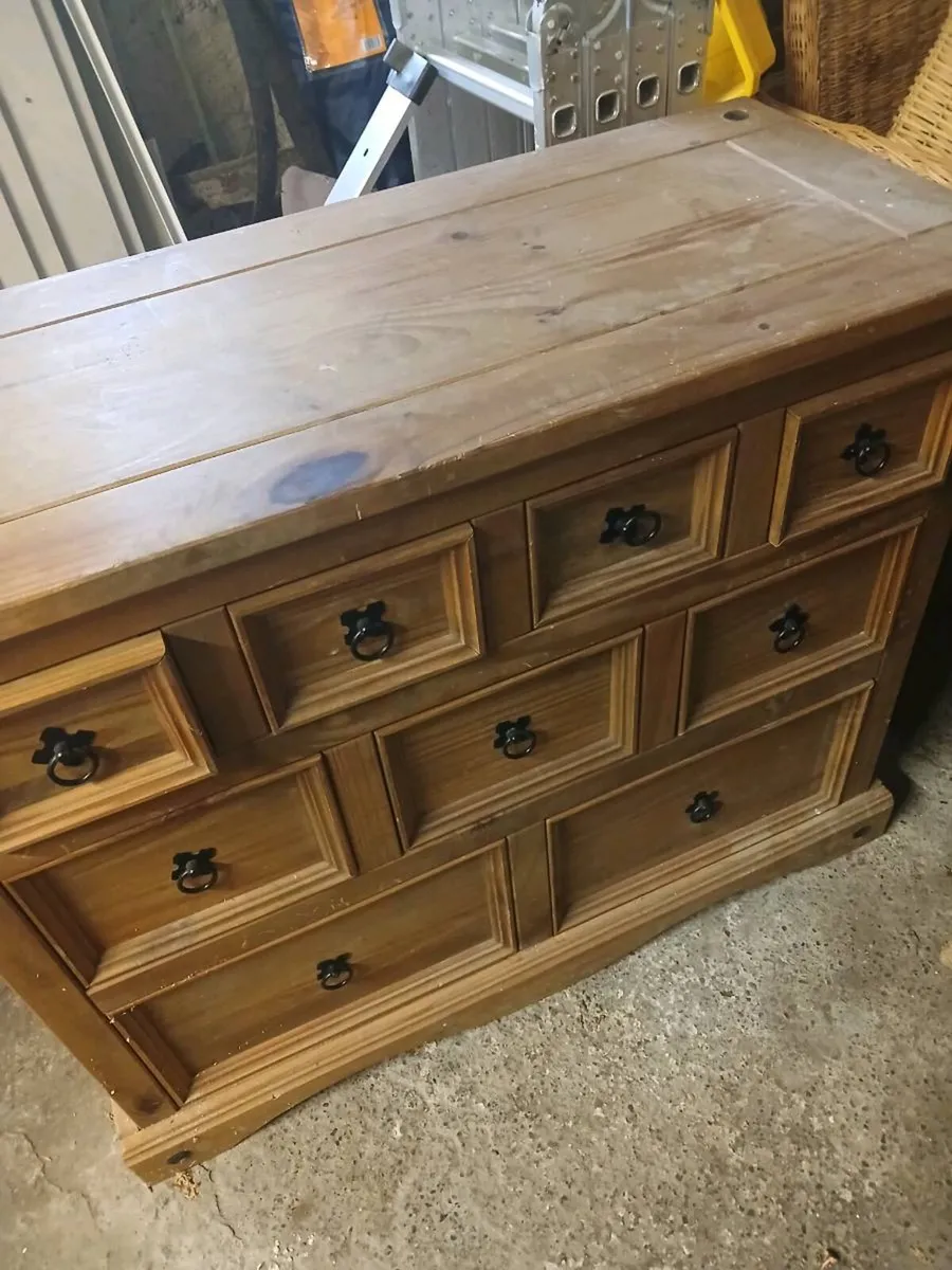 Mexican pine chest of drawers - Image 1