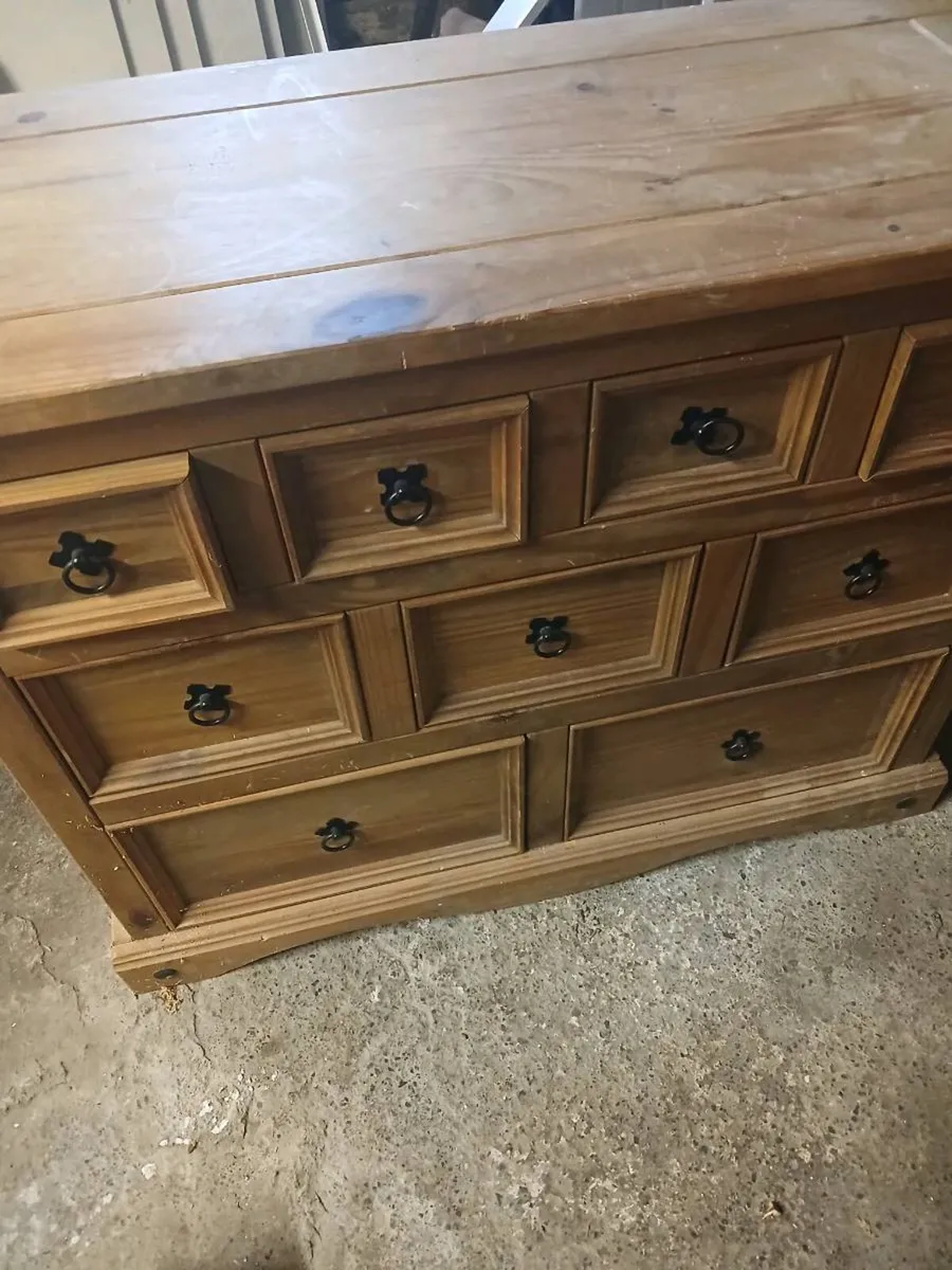 Mexican pine chest of drawers - Image 2