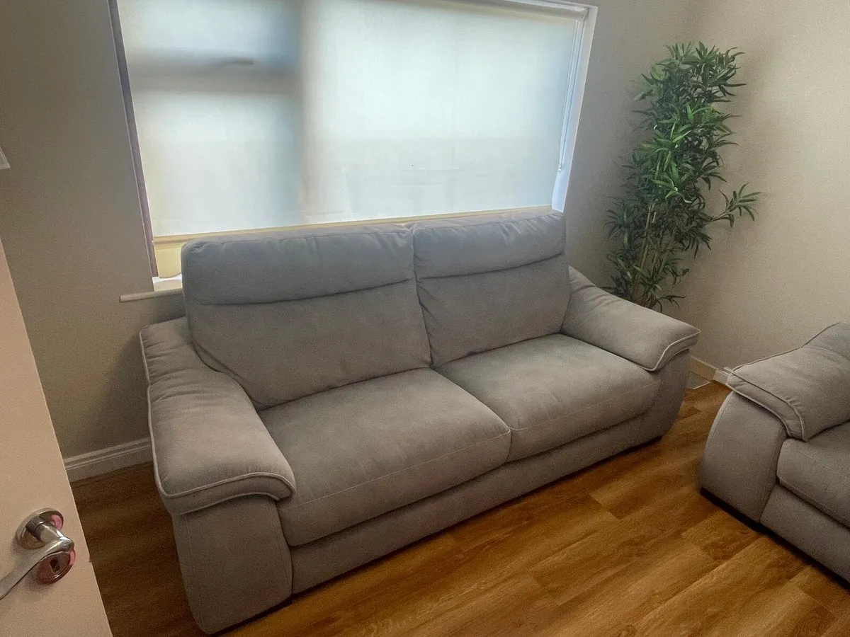 Treble and double couch - Image 1