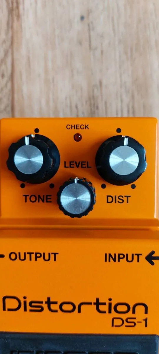 BOSS DS-1 Distortion effects pedal - Image 2