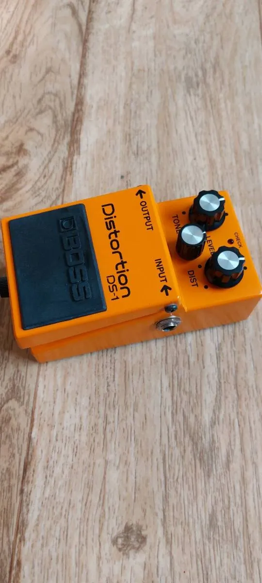 BOSS DS-1 Distortion effects pedal - Image 4
