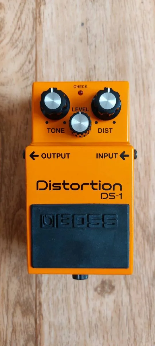 BOSS DS-1 Distortion effects pedal - Image 1