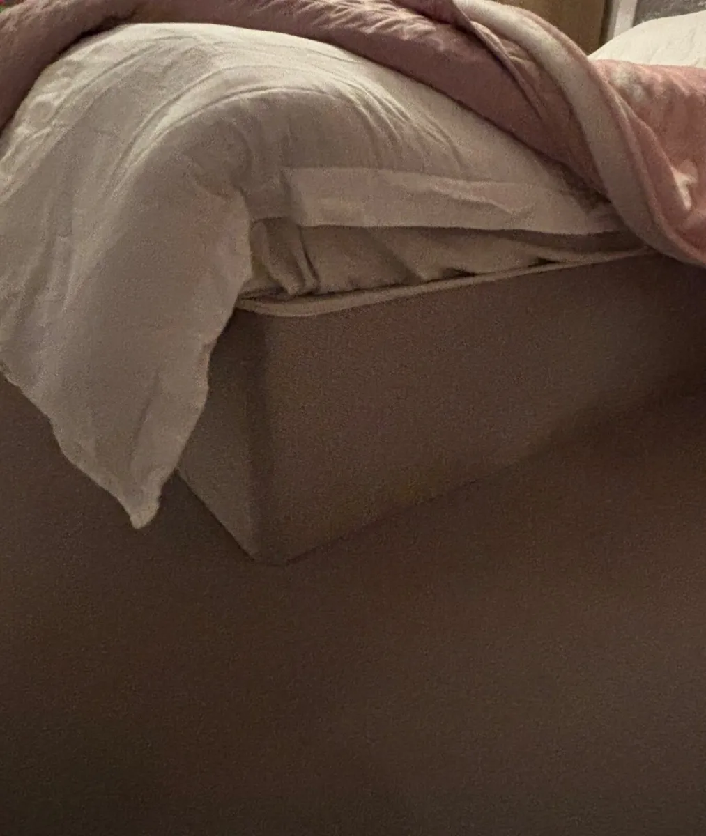 Bed - Image 2