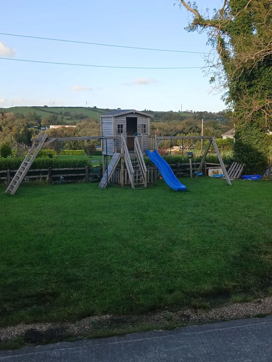 Wooden playhouse - Image 1