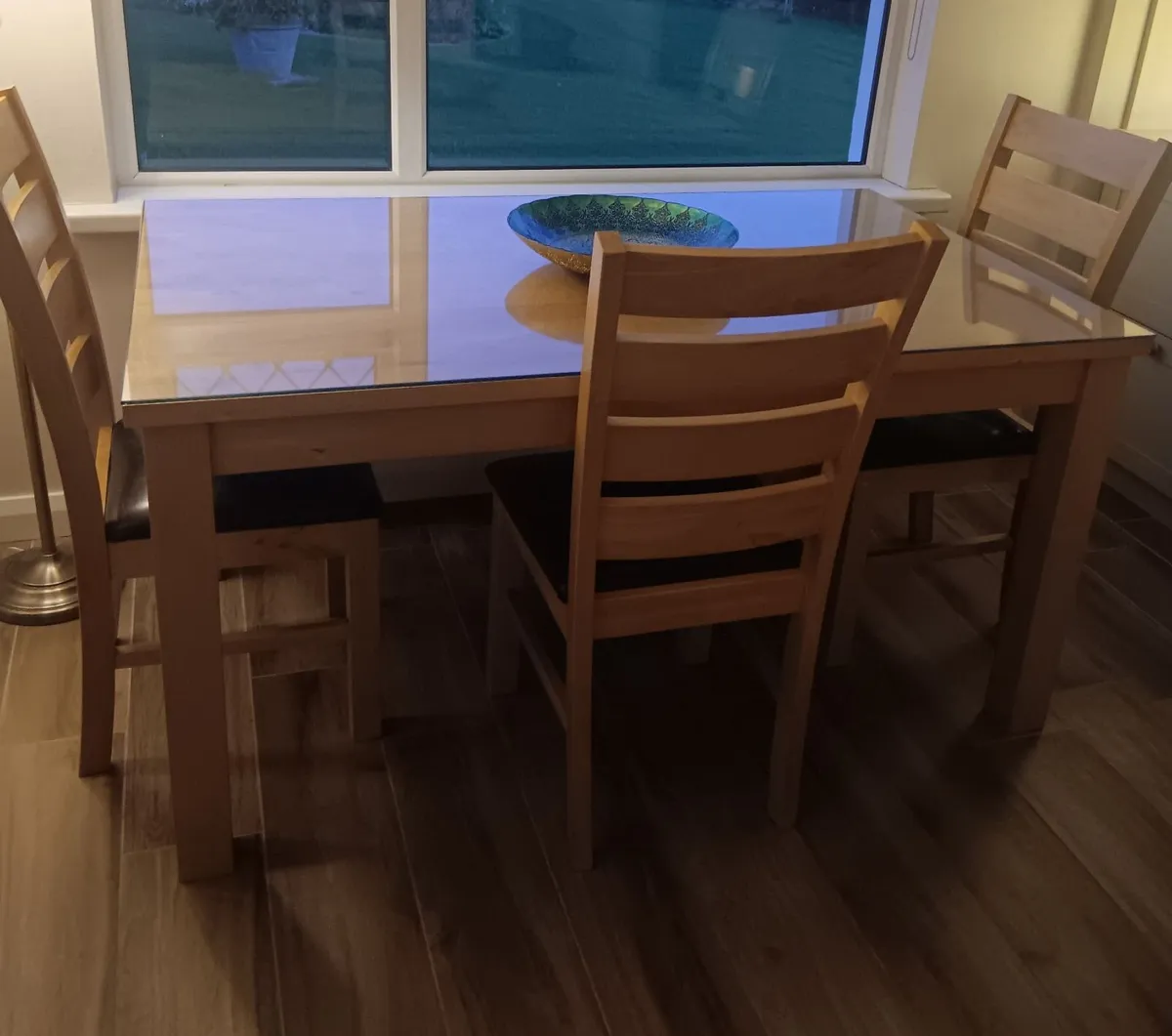 Oak dining table and chairs - Image 1