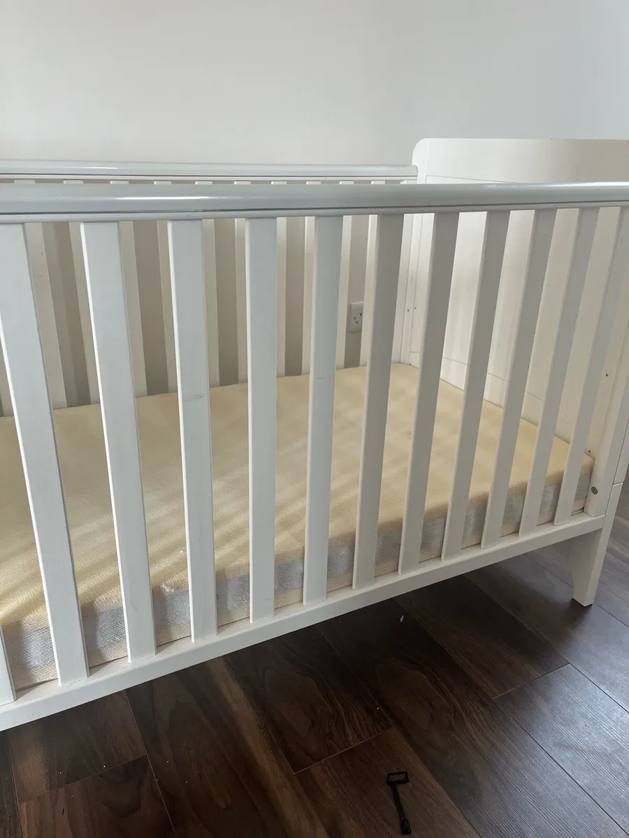 Cot bed with mattress - Image 4
