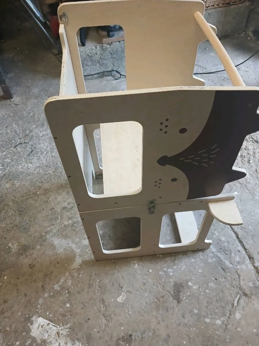 Toddler kitchen tower/desk - Image 1