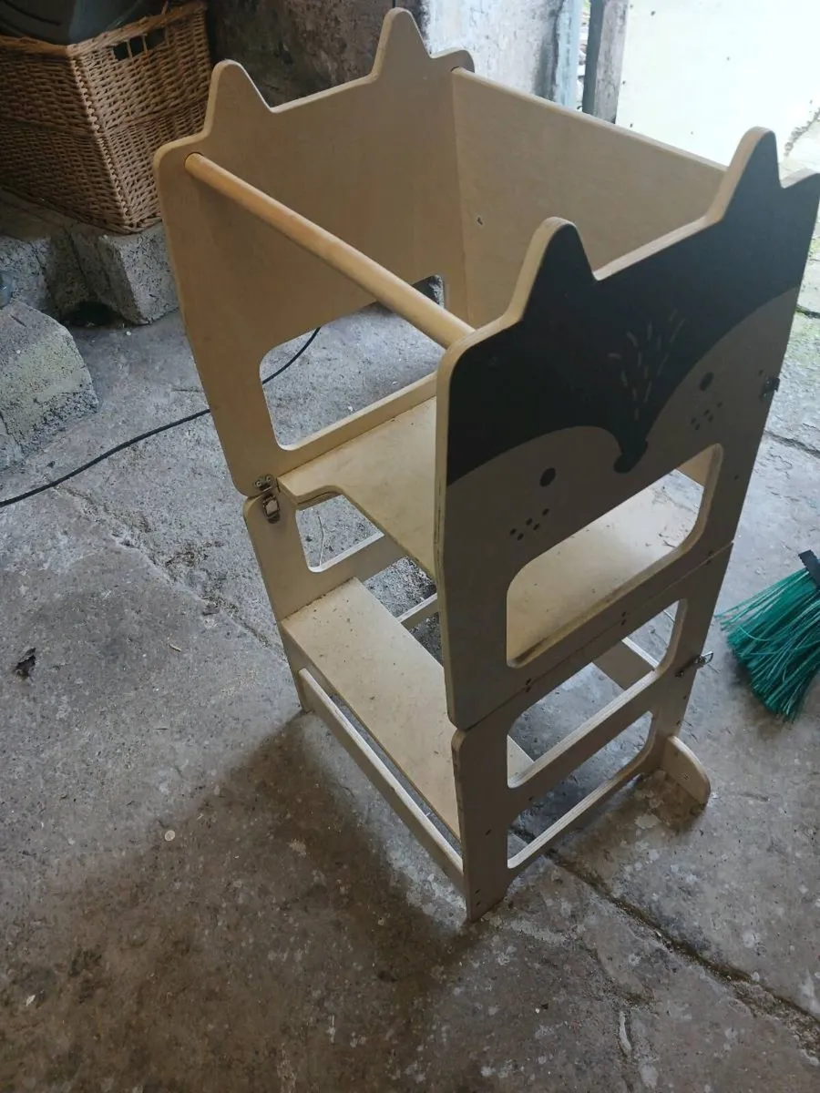 Toddler kitchen tower/desk - Image 2