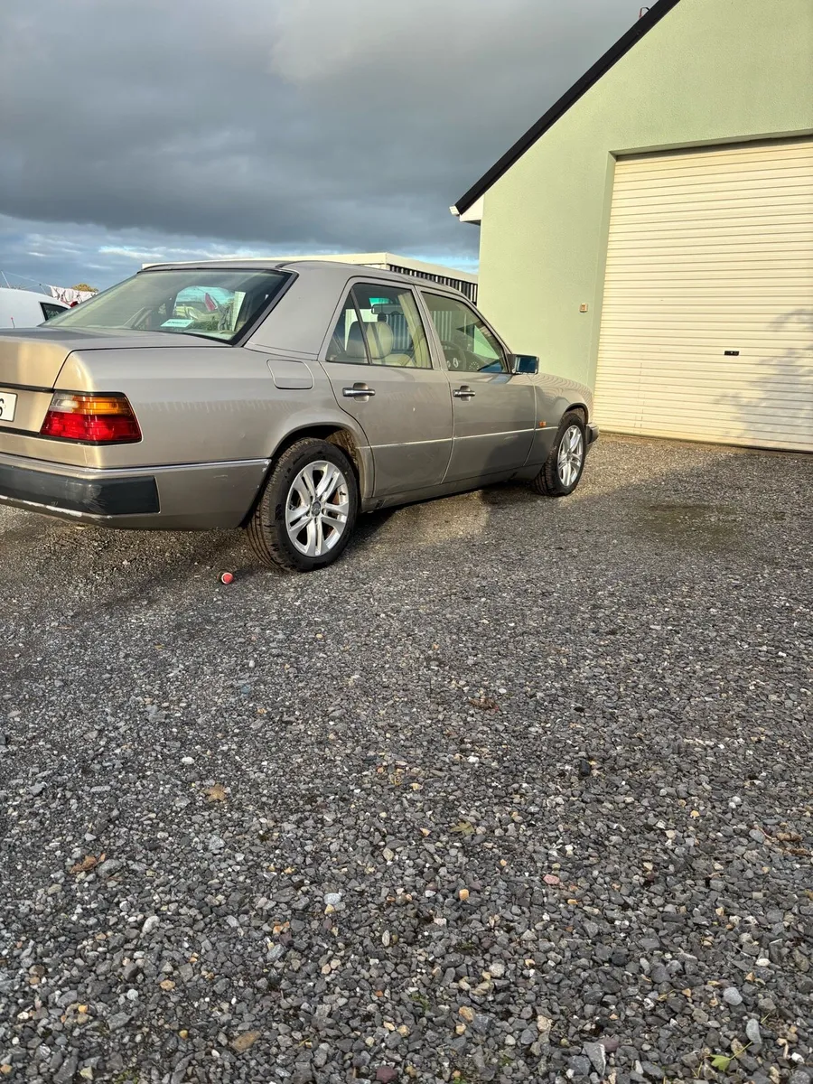 Mercedes 200E 1991 - Image 3