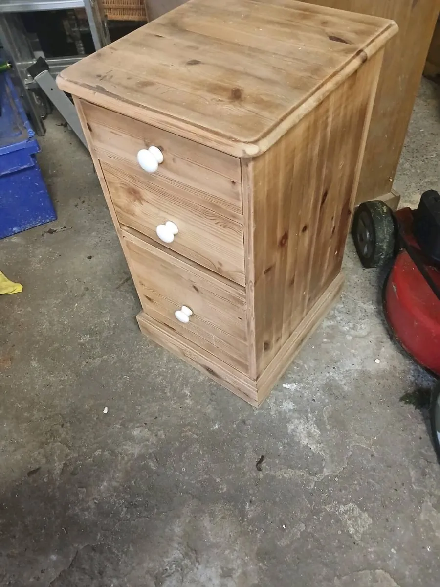 Solid pine 3 drawer chest - Image 1