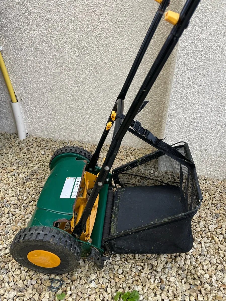 Hand Pushed Manual Lawnmover - Image 2