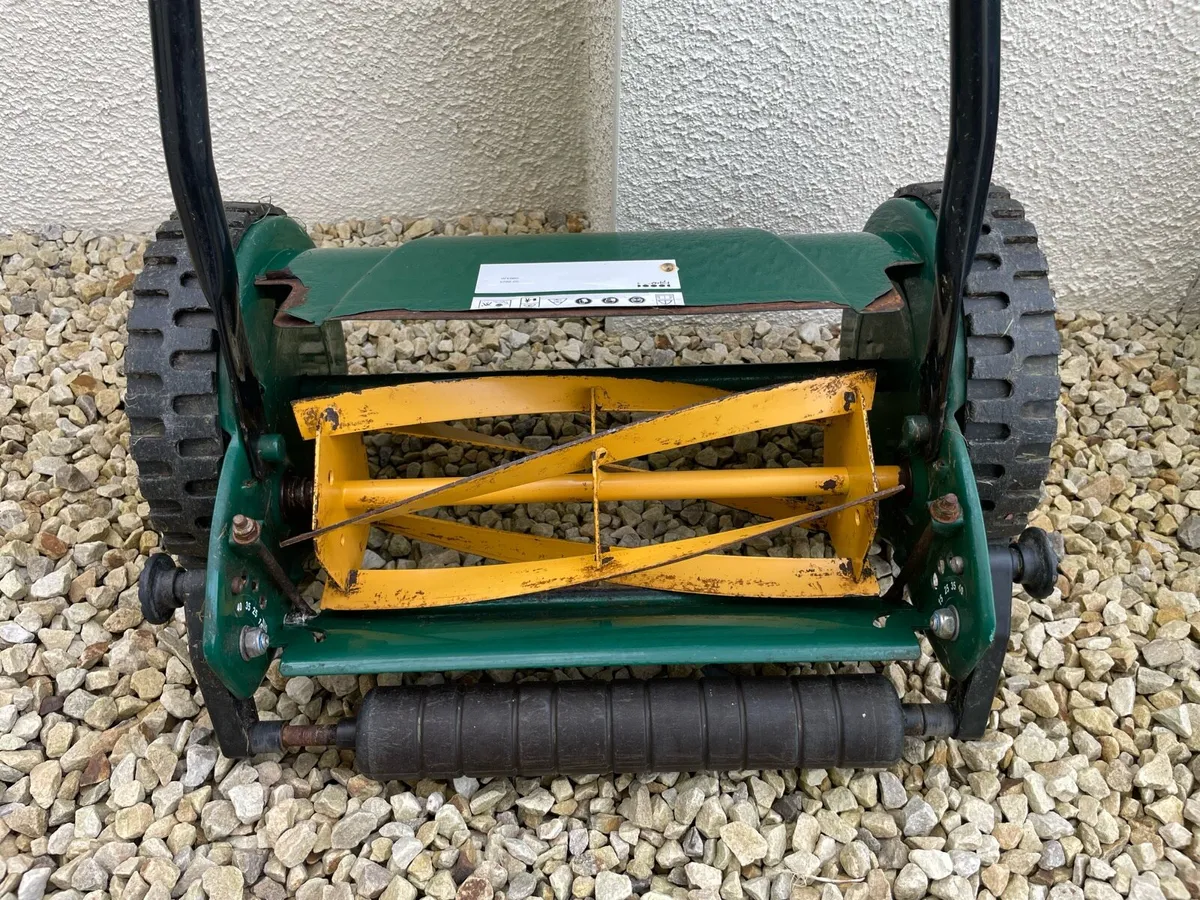 Hand Pushed Manual Lawnmover - Image 3