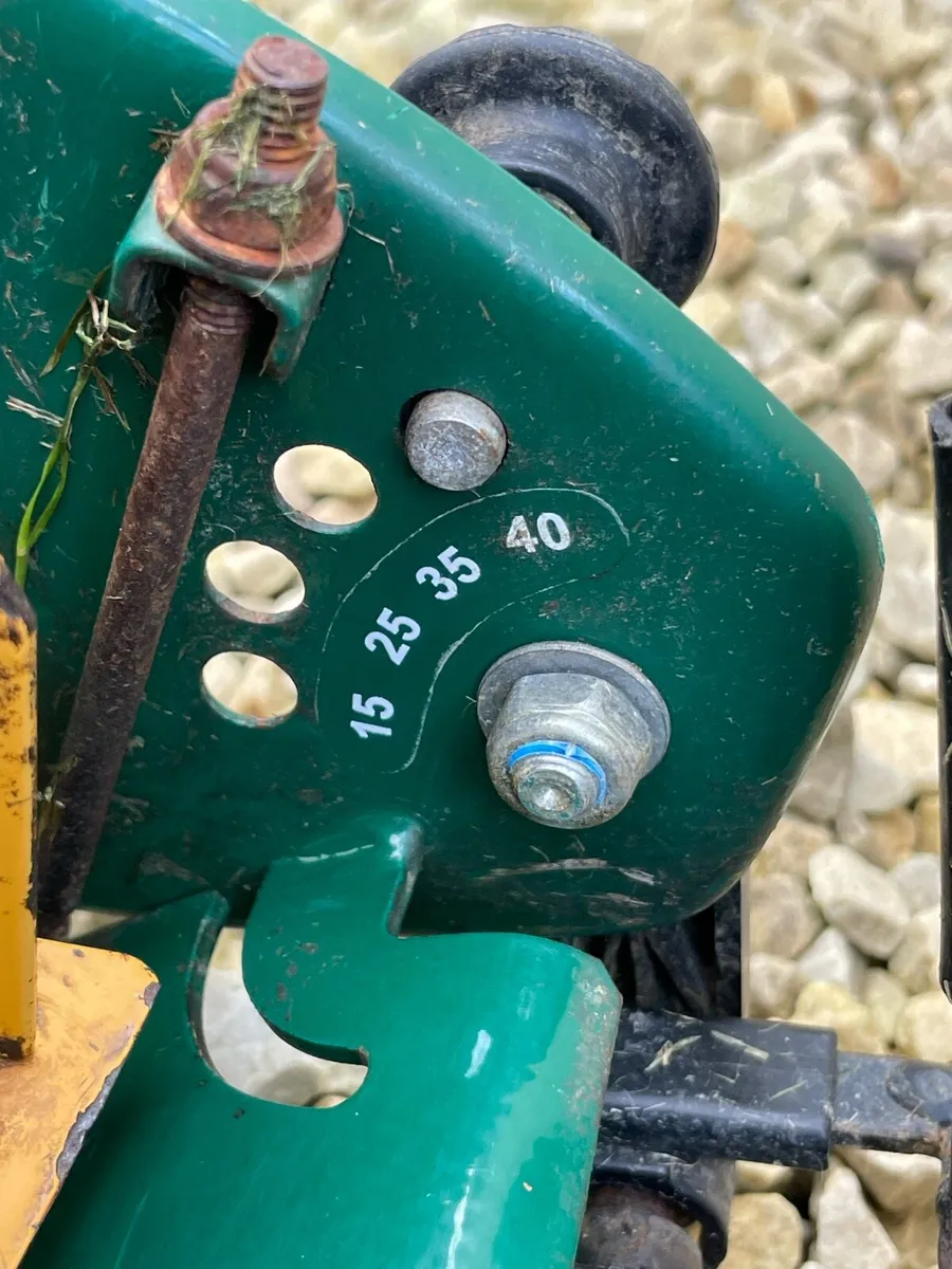 Hand Pushed Manual Lawnmover - Image 4