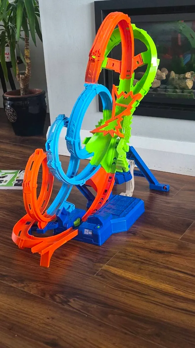 Hot Wheels Action 4 Loopings Crash Gefahr - Image 1