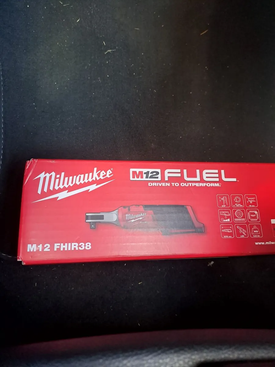 3/8 milwaukee battery rachet