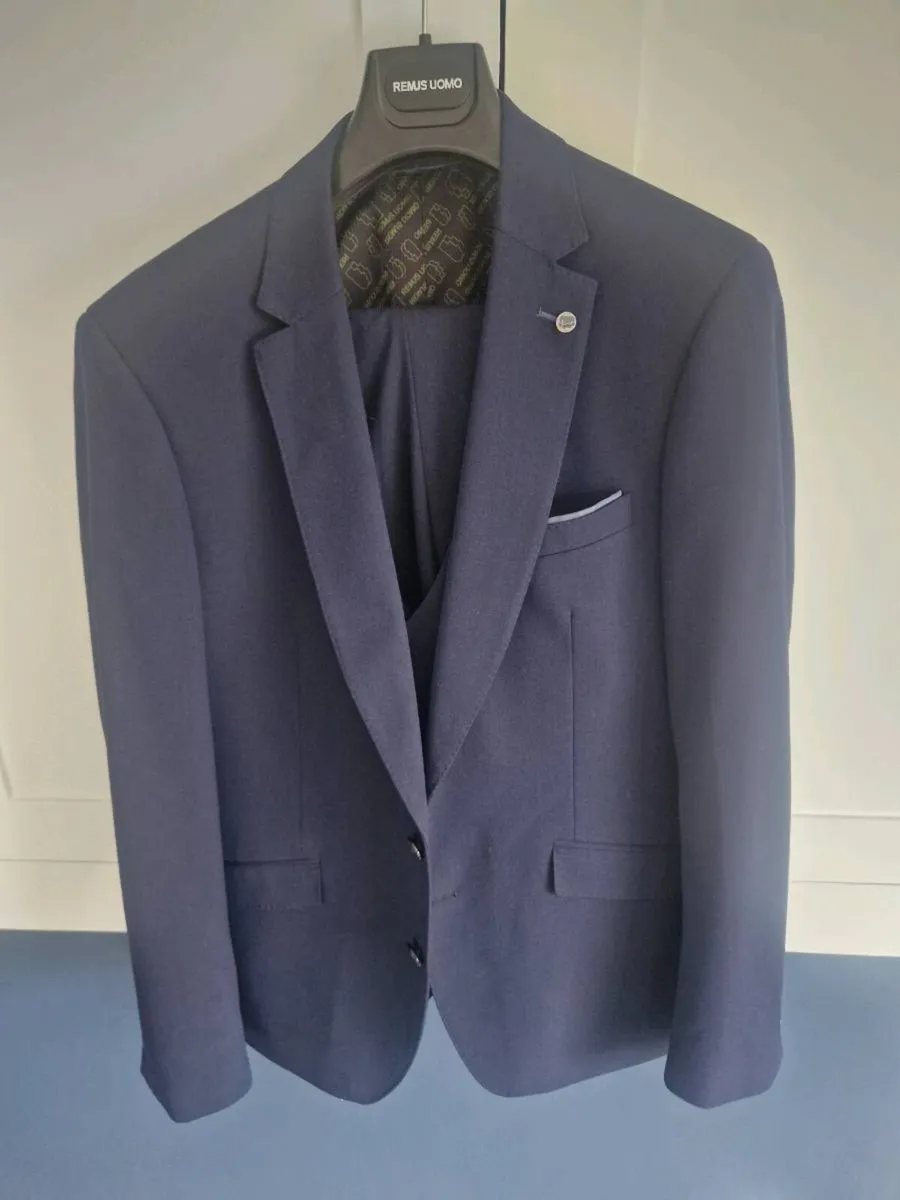 Remus  3pc suit - Image 1