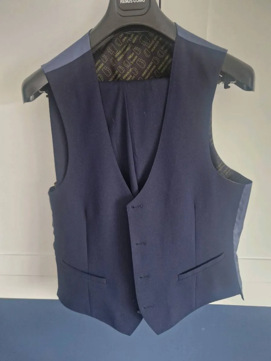 Remus  3pc suit - Image 2