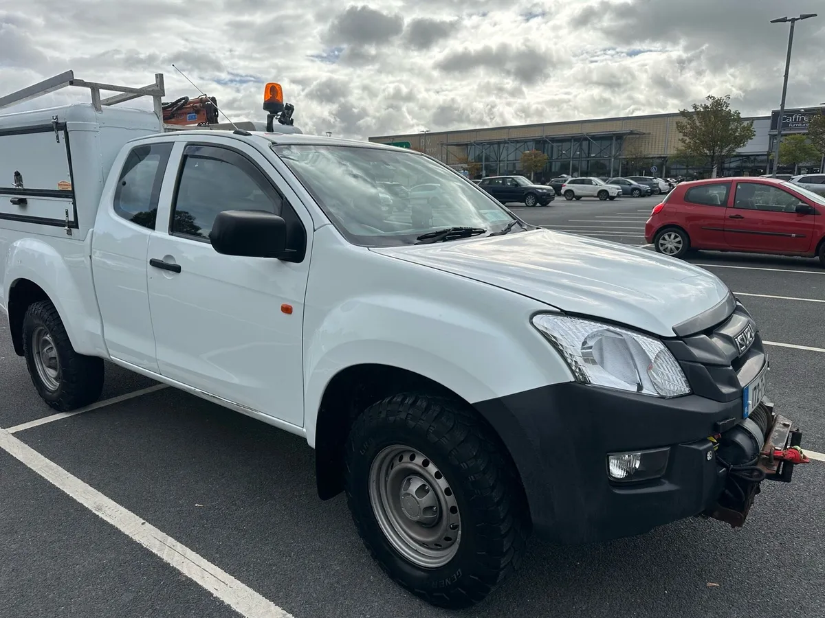 Isuzu D-Max 2.5 Diesel 4x4 Pick Up with Hi-ab - Image 3